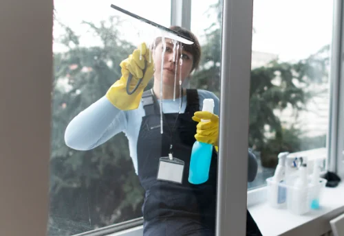 Nettoyage de vitres intérieures et extérieures à la Chapelle-Saint-Martial